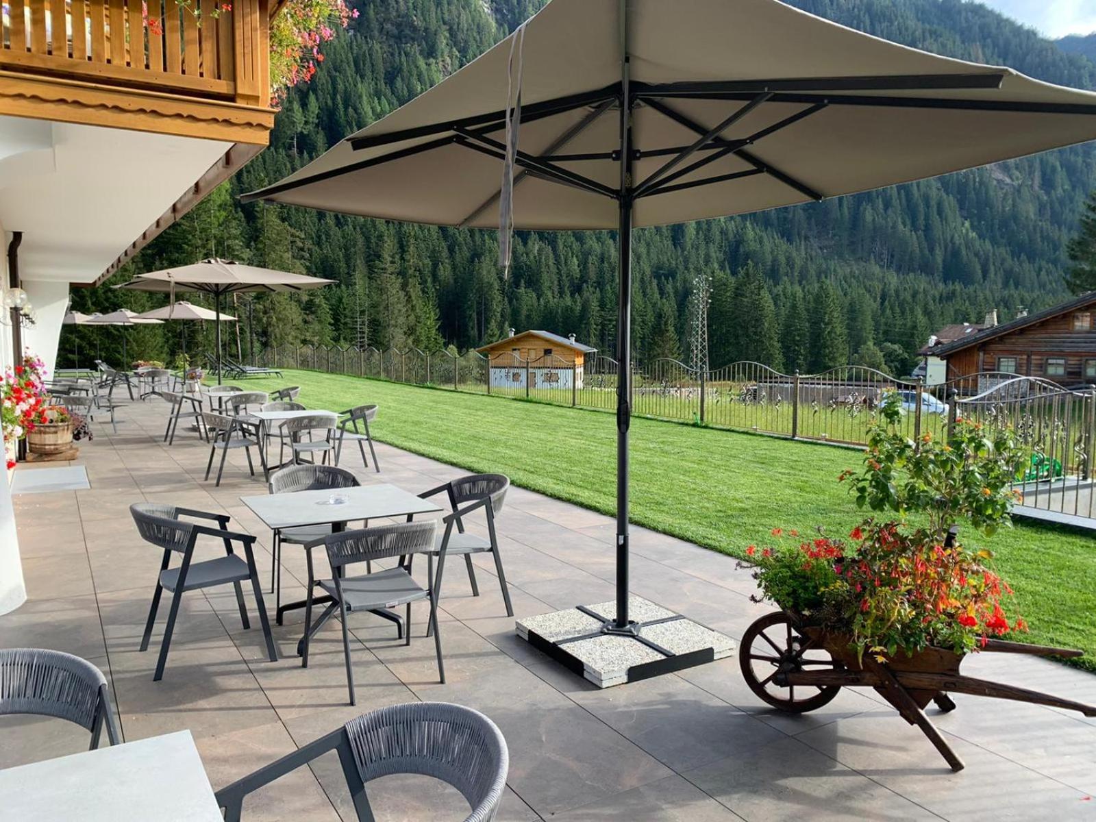 Alpenhotel Panorama Campitello di Fassa Exterior photo