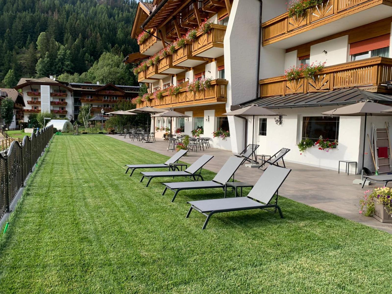 Alpenhotel Panorama Campitello di Fassa Exterior photo