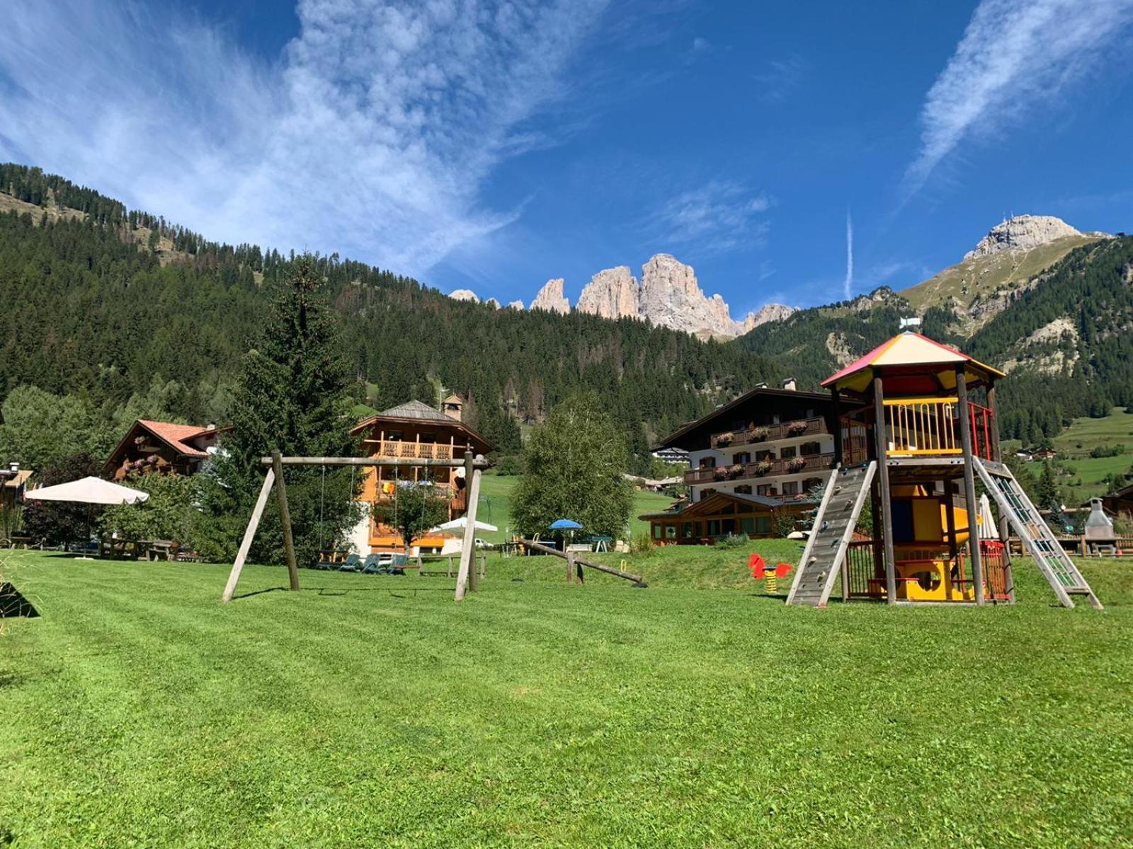 Alpenhotel Panorama Campitello di Fassa Exterior photo