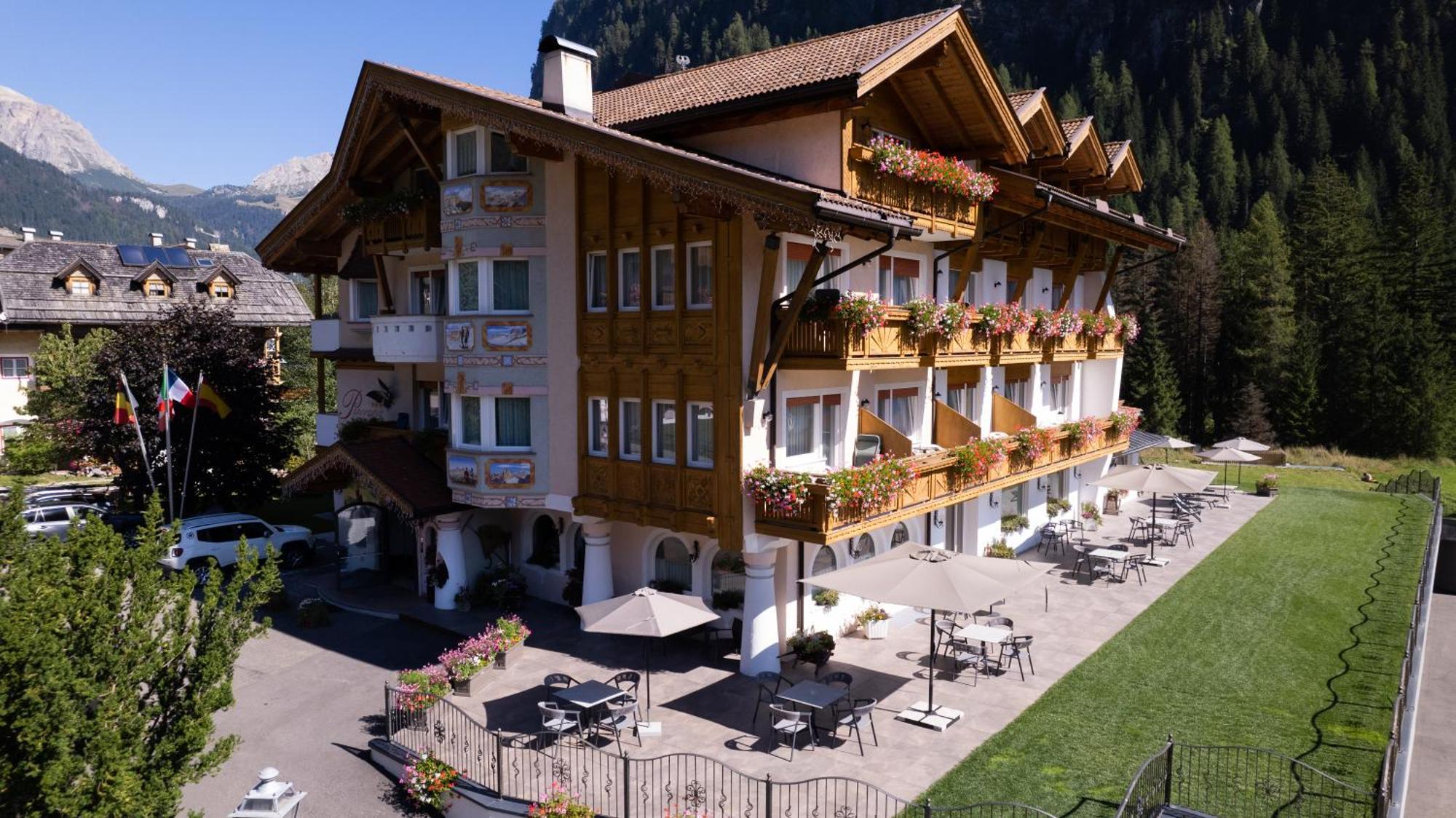 Alpenhotel Panorama Campitello di Fassa Exterior photo
