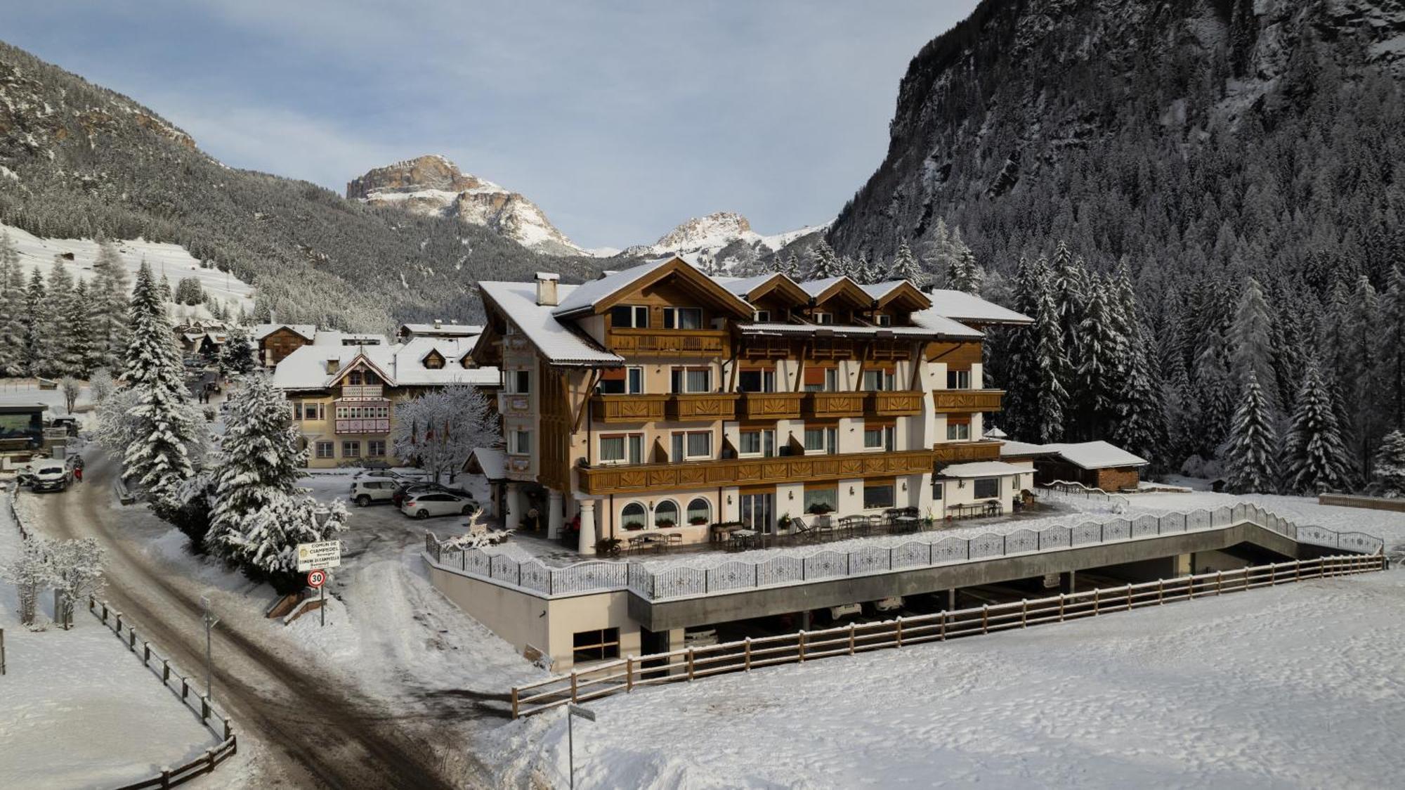 Alpenhotel Panorama Campitello di Fassa Exterior photo